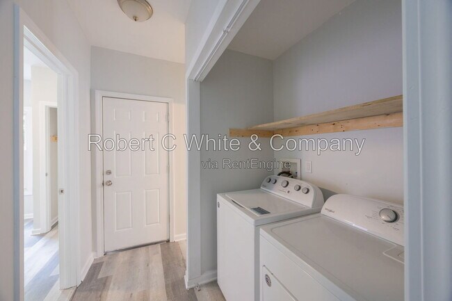 Building Photo - 687 Winchester Ave