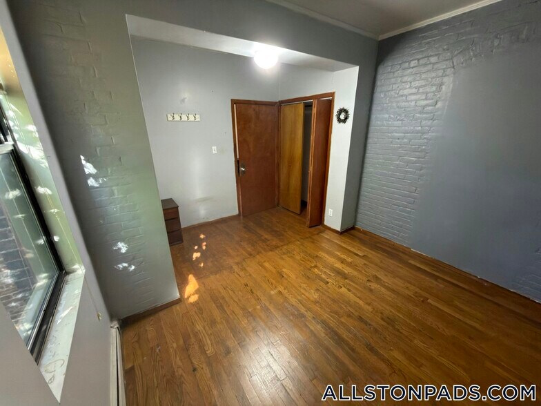 Building Photo - 46 Park Vale Ave