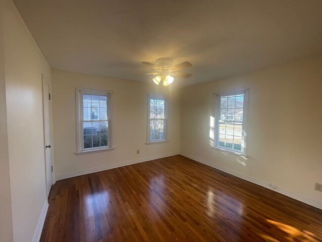 Building Photo - Charming 2-Bed, 1.5-Bath With Flex Space f...