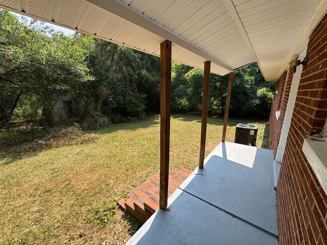 Building Photo - North Augusta Ranch with Tons of Natural Lighting!