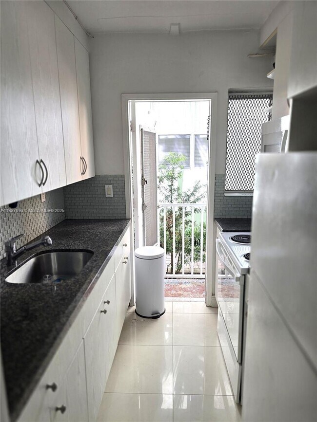 Building Photo - 835 Meridian Ave