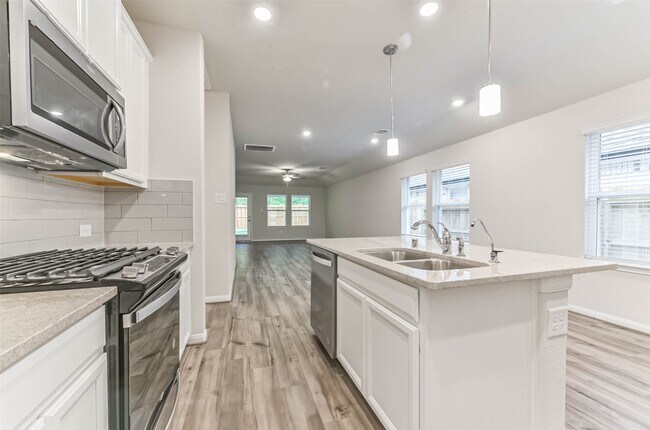 Building Photo - 17590 Rosette Grass Dr