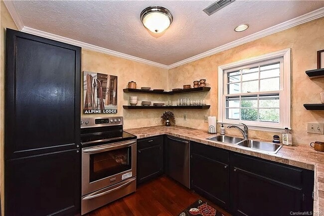 Primary Photo - Charming 2BR Condo in Charlotte