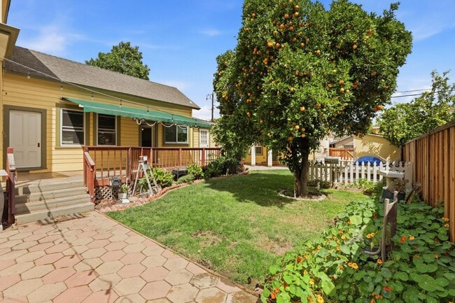 Building Photo - 482 South St