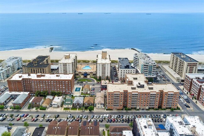 Building Photo - 434 E Broadway