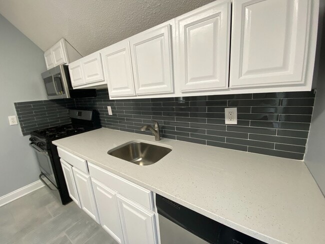 Building Photo - 363 Sherman Ave