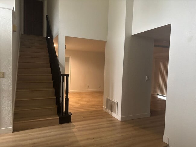 Building Photo - Beautiful Fair Oaks 4/2!  BIG HOUSE  **See details below for viewings**