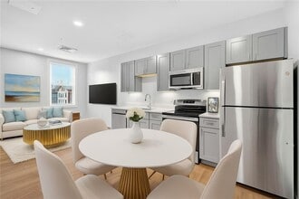 Building Photo - 1624 Lonsdale Ave