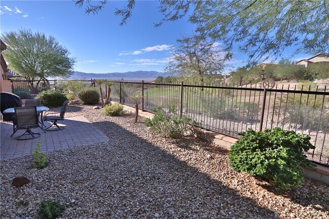 Building Photo - 2885 Esmerelda Dr