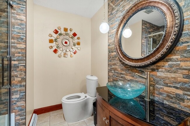 Building Photo - Large Home on Almost 2 Acres!