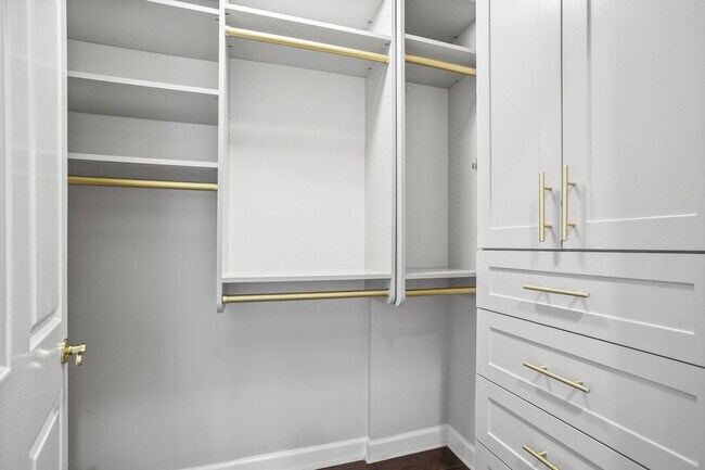 Building Photo - 2 Bedroom Unit in Midtown Neighborhood of Atlanta