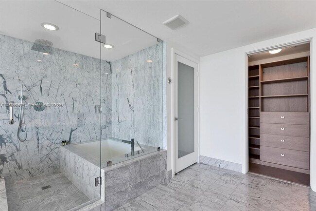 Building Photo - 3131 NE 7th Ave