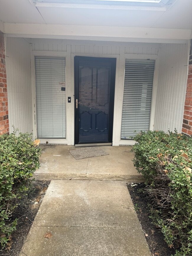 Building Photo - 5921 Pleasant Hill Dr