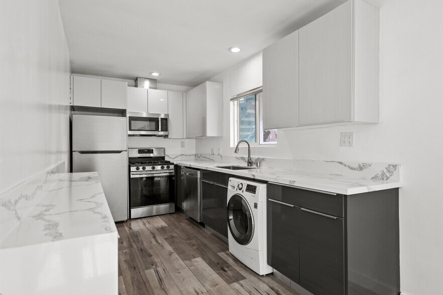 Building Photo - 141 San Pascual Ave.