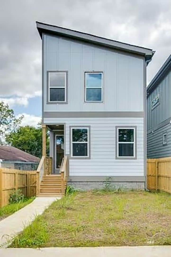 Building Photo - 2123 14th Ave N
