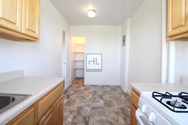 Building Photo - FORT HAMILTON PARKWAY _ Large 1-Bedroom
