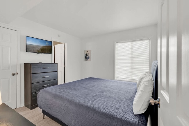 Building Photo - 511 S Ocean Blvd