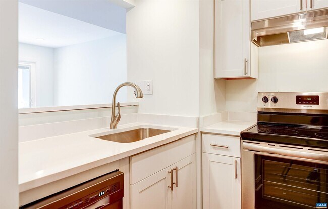 Building Photo - 1243 Cedars Ct