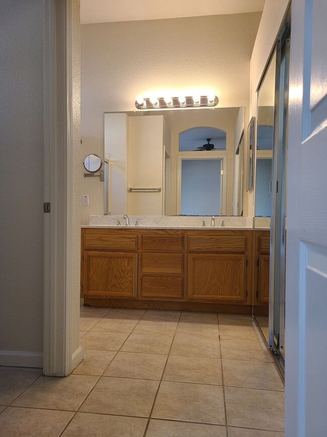 Building Photo - Willow Springs 4 Bdrm, 3 Bath