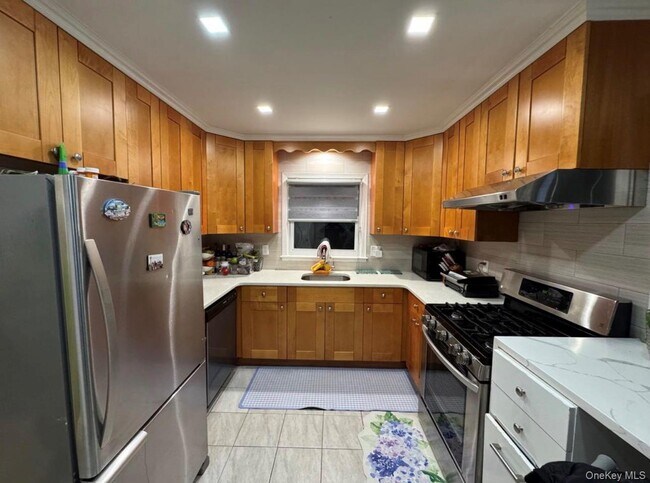 Building Photo - 14 Fremont St