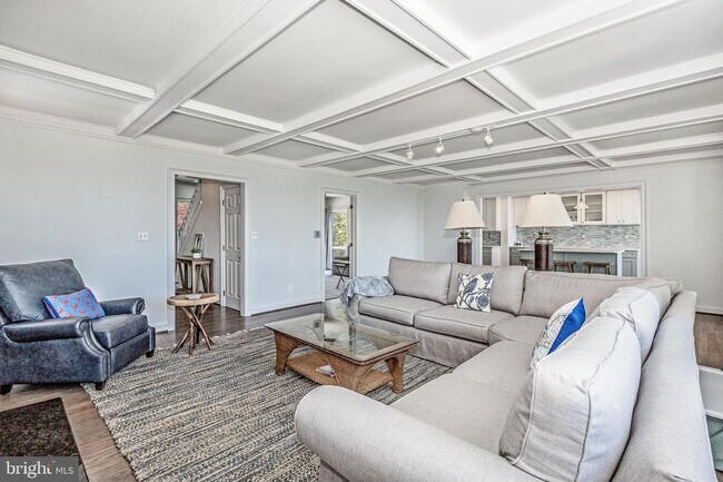 Building Photo - Home in Bay Ridge with beautiful views of the Chesapeake Bay!