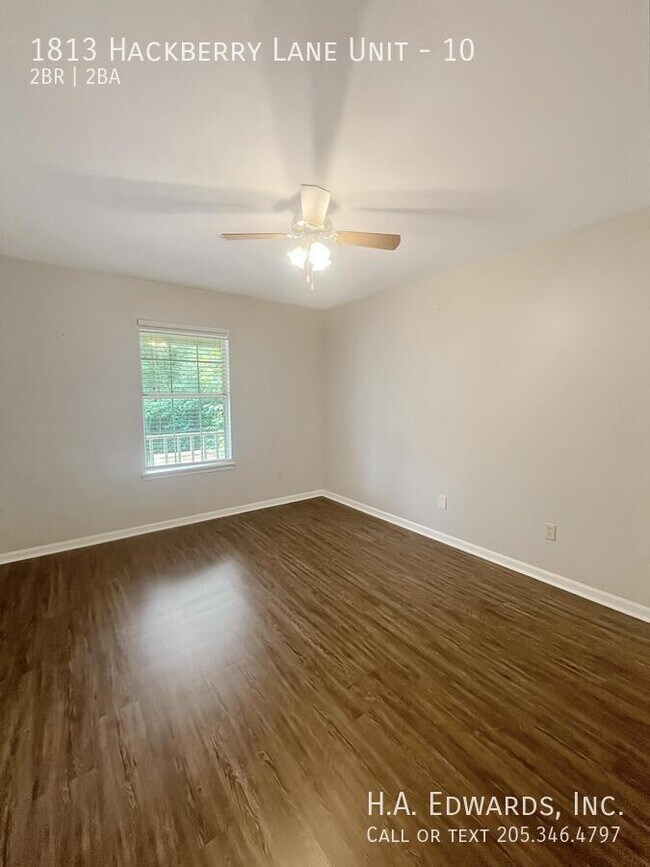 Building Photo - 1813 Hackberry Ln