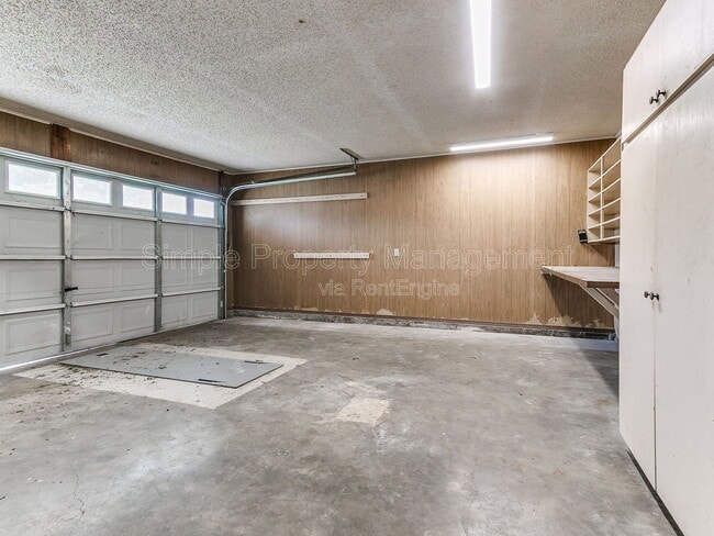 Building Photo - 2401 Fedderson Dr