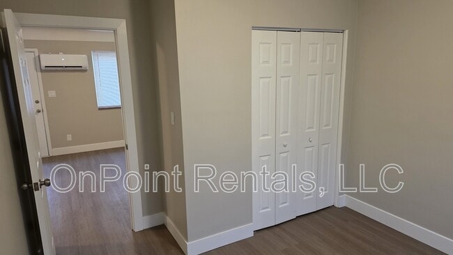 Building Photo - 5915 N Wayne Rd