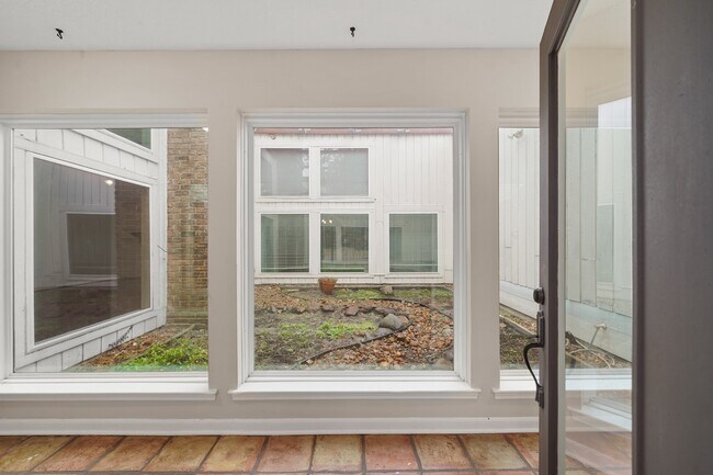 Building Photo - 11910 Pebble Rock Dr