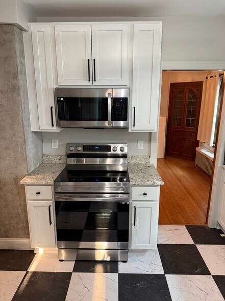 Building Photo - 517 N 66th St