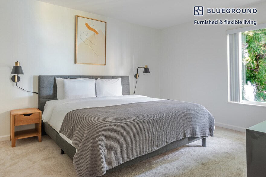 Building Photo - 141 Wellesley Cres