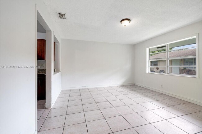 Building Photo - 849 SW 9th Ct