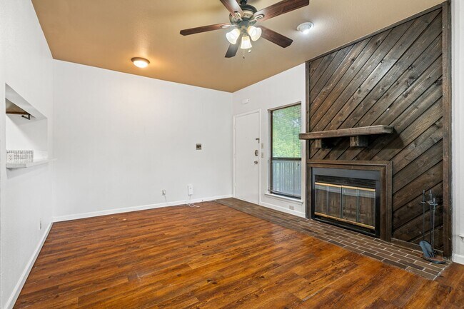 Building Photo - PARK PLACE - ACROSS FROM DKR STADIUM - 1BD / 1BA With Study - WOOD FLOORS - W/D