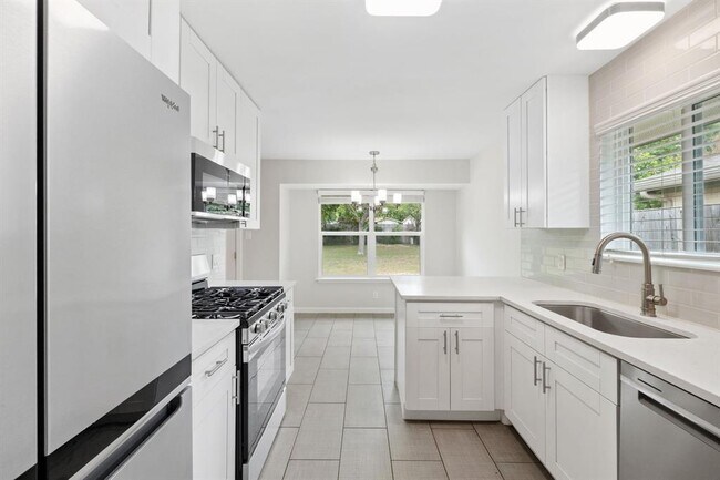 Building Photo - 1100 Red Cliff Dr