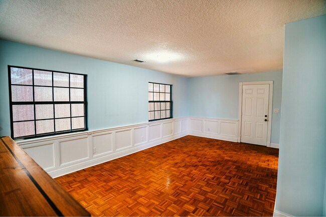 Building Photo - 601 Palm Tree Rd