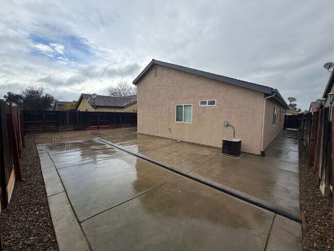 Building Photo - "Charming 4-Bedroom Gem with 2 Full Baths in Merced – Spacious 1,515 Sq Ft Home on Antley Street!"