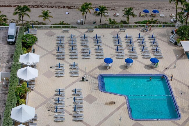 Building Photo - 2030 S Ocean Dr