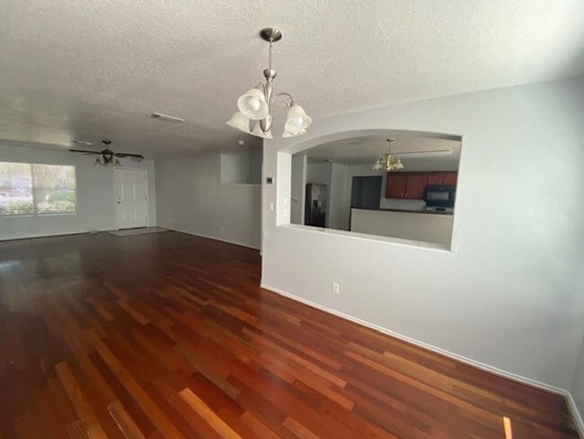 Building Photo - Spacious 3BR/2.5BA Home in San Antonio