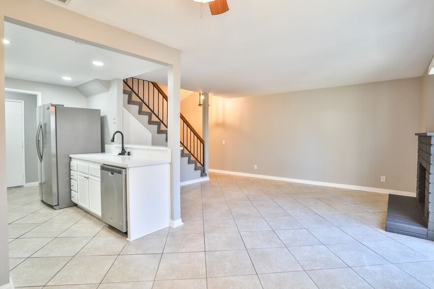 Building Photo - 9369 Silverleaf Way