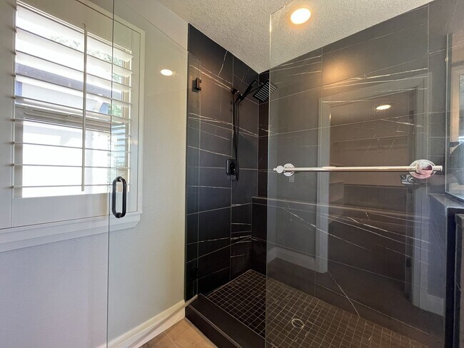Building Photo - Elegant South Cooper Mountain Home with 4 Bedrooms, Bonus Room, Main-Level Suite & Designer Finishes