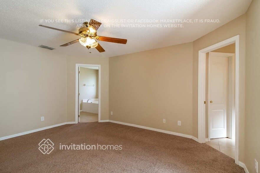 Building Photo - 2010 Southern Oak Loop