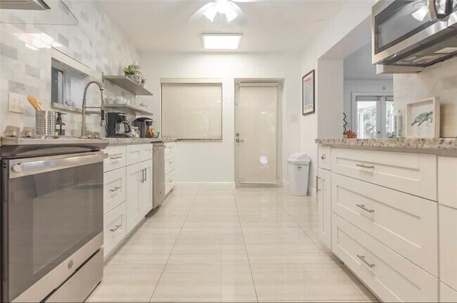 Building Photo - 1311 Monroe St