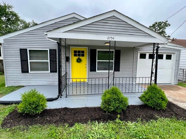 Primary Photo - 2754 McCausland Ave