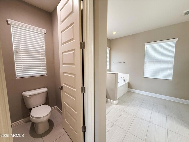 Building Photo - 4711 E Daley Ln