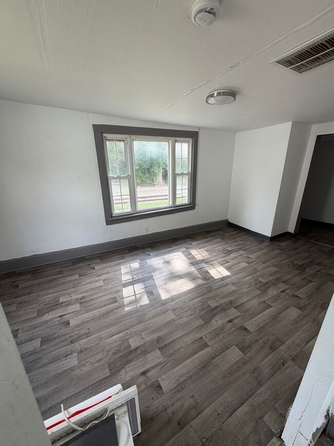 Building Photo - Quaint one bedroom Home!