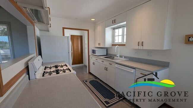 Building Photo - Charming New Monterey Home with Bay Views with all utilities included