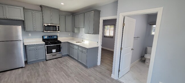 Building Photo - 362 S Palm Dr