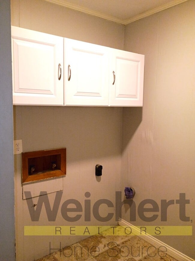 Building Photo - Comfortable 3-Bed, 2-Bath Rental in Quiet ...