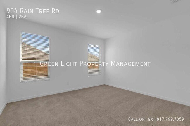 Building Photo - 904 Raintree Rd