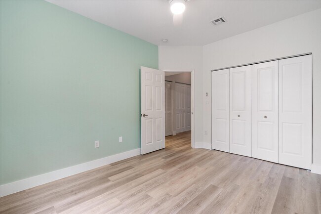 Building Photo - 2916 Deer Creek Country Club Blvd